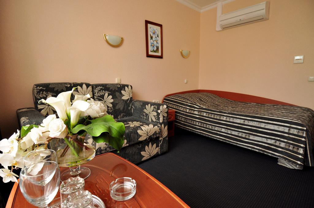 Hotel Yubileiny Minsk Extérieur photo