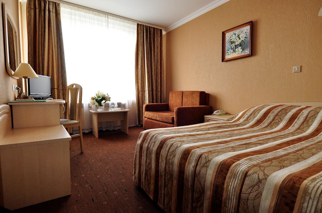 Hotel Yubileiny Minsk Extérieur photo