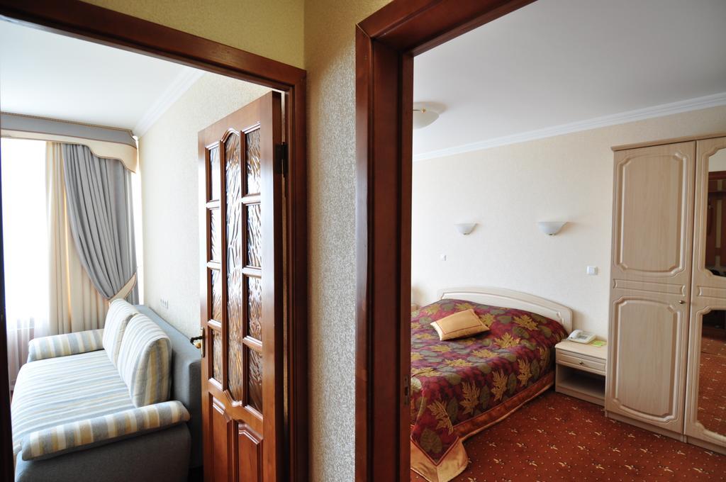 Hotel Yubileiny Minsk Extérieur photo