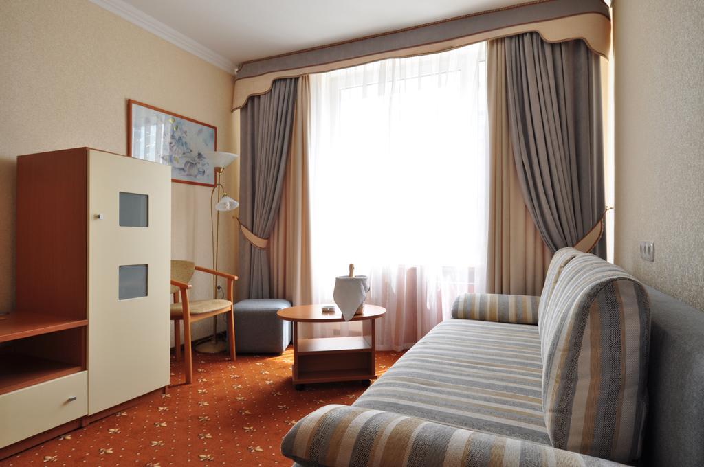 Hotel Yubileiny Minsk Extérieur photo