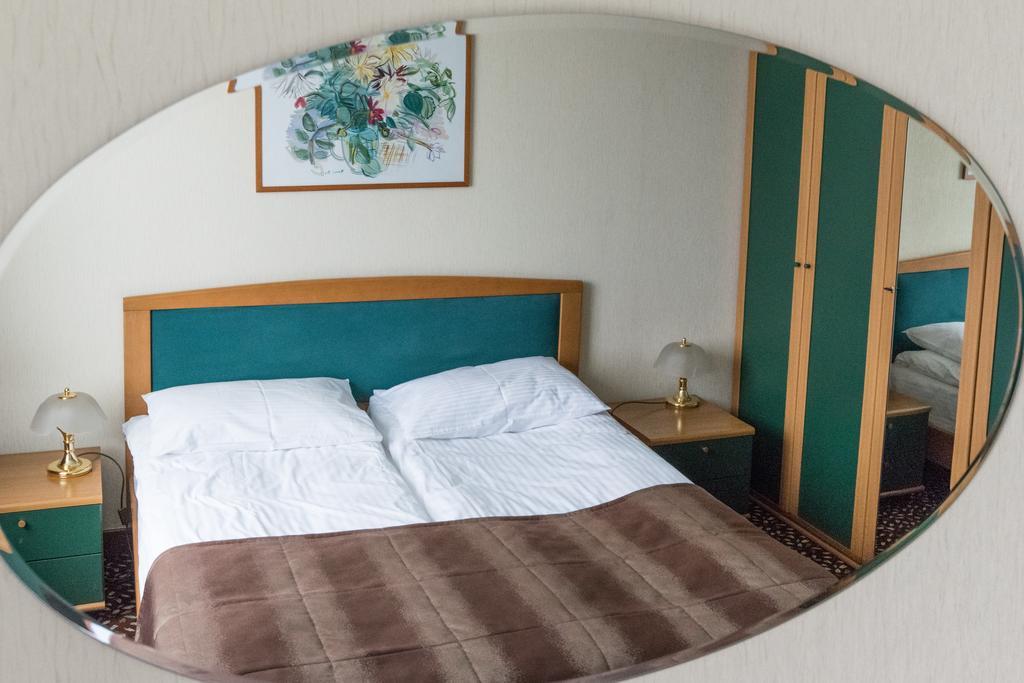 Hotel Yubileiny Minsk Extérieur photo